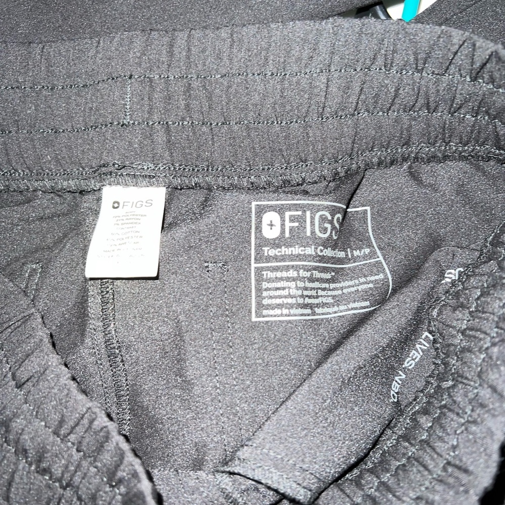 Lightly worn Figs womens scrub pants